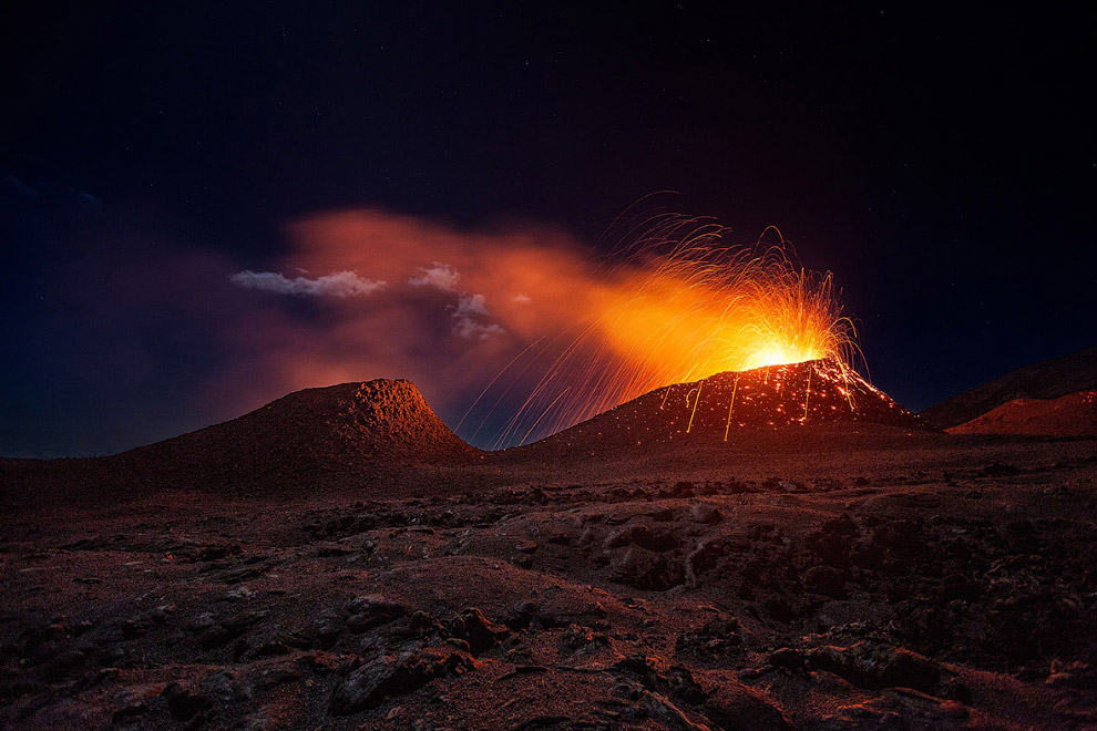 Питон-де-ла-Фурнез — действующий вулкан на юго-востоке острова Реюньон в Индийском океане 