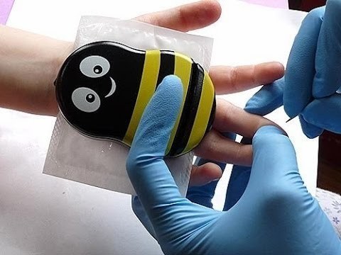 Это пчелка-пластырь, которая избавляет ребенка от небольшой боли за несколько секунд!