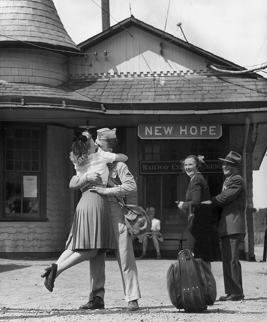 Приятная встреча на вокзале, Конектикут, 1945