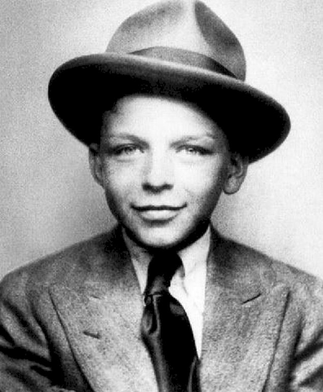 Единственный и неповторимый Фрэнк Синатра в 1925 году, когда ему было 10 лет