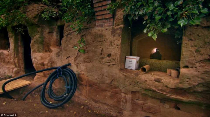 Вода поступает в дом Анджело из его собственной скважины в 80 м глубиной.