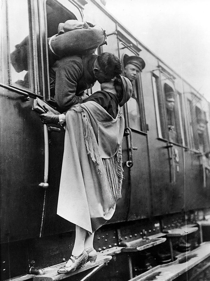 Поцелуй на удачу, 1922