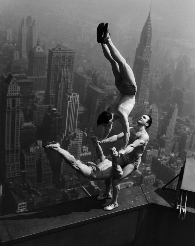 Выступление акробатов на Эмпайр-стейт-билдинг, 1934.