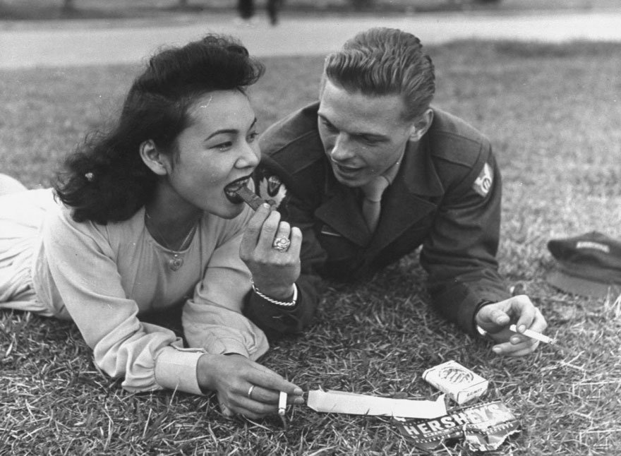 Шоколад и сигареты, 1940
