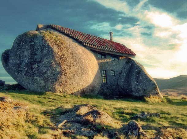 Каменный дом (Гимарайнш, Португалия)