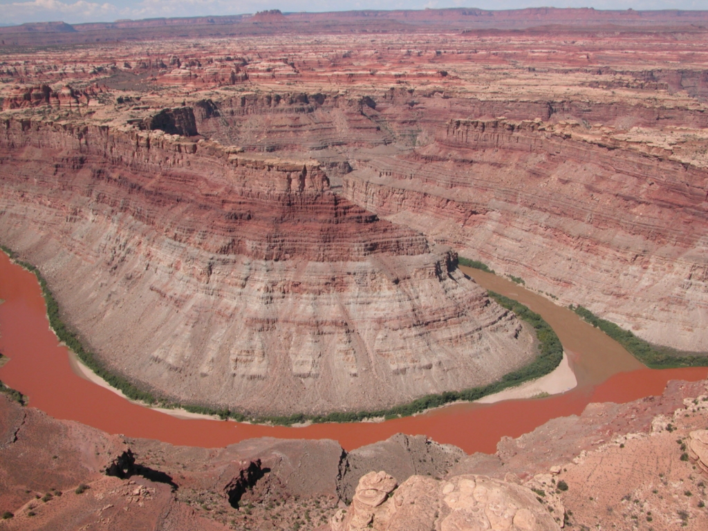Слияние реки Зеленая и Колорадо в  Национальном Парке, штат Юта, США