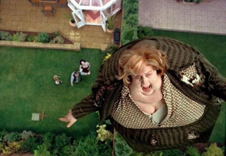Чтобы сделать из тетушки Мардж воздушный шарик пришлось прибегнуть к помощи пластического грима, больших надувных камер и насосов. 