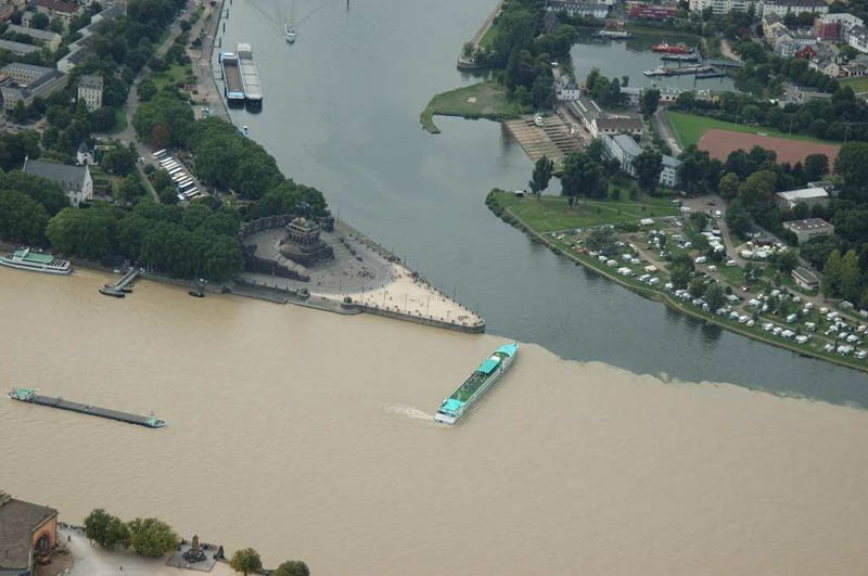 Слияние рек Мозель и Рейна  в городе Кобленц, Германия