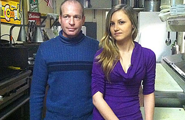 Владелец ресторана продал бизнес, которым владел 17 лет, чтобы спасти сотрудницу, у которой обнаружили опухоль мозга