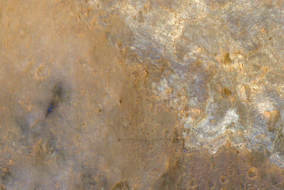Голубоватая точка в правой нижней части этого изображения – это марсоход «Curiosity».