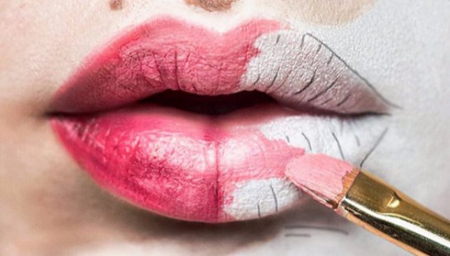 Новый необычный тренд в макияже: девушки делают боди-арт на губах