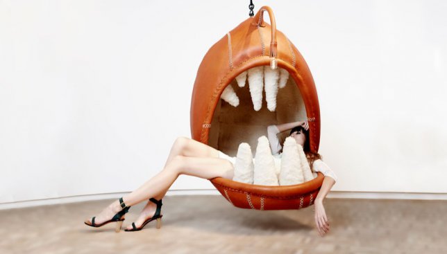 Теперь вы можете беззаботно посидеть в пасти у зубастой акулы (Фото)